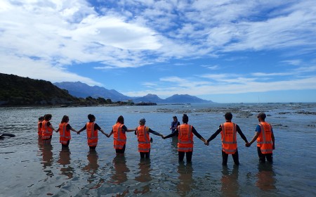Project Jonah Training members of the public at Kaikoura 2